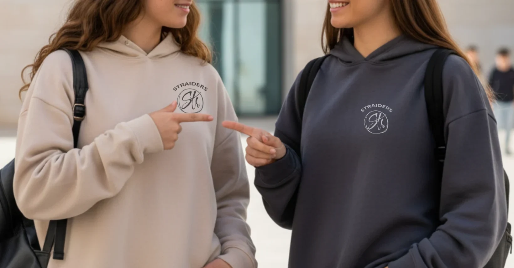 Straiders EMB Oversized Hoodie – Noir